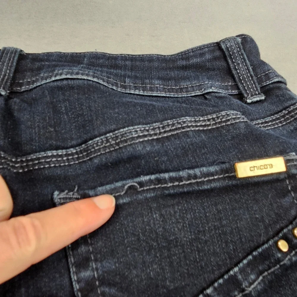 Chico's Jeans Sz 6 So Slimming Straight Leg Stretch Dark Wash Embellished Pocket